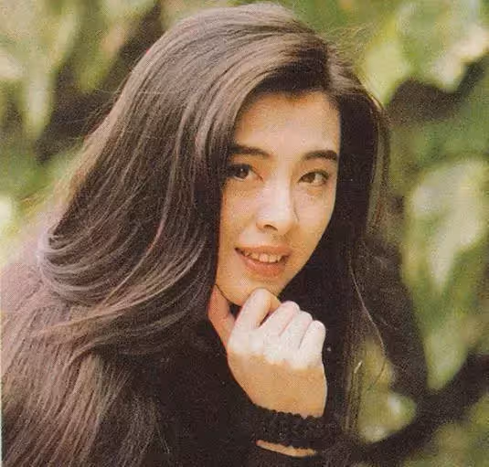 王祖賢30年前在故宮拍照,沒想到後面的群演,如今竟成了當紅明星