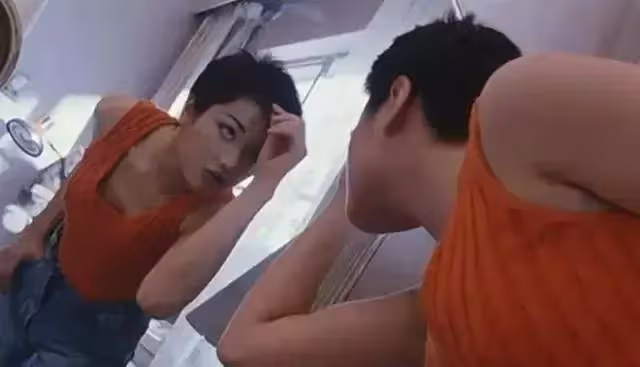 王祖賢30年前在故宮拍照,沒想到後面的群演,如今竟成了當紅明星