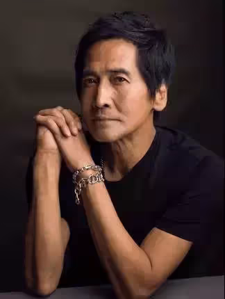 老態龍鐘？61歲齊秦「挺鮪魚肚現身」蒼老模樣瘋傳，被酸落魄接商演！網曝價碼，「狠打臉這些酸客的臉」