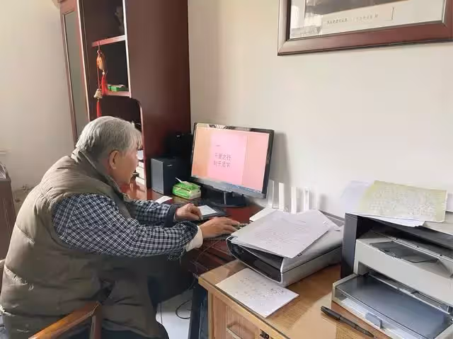 老同學你在嗎?80歲爺爺錯發簡訊「誤傳給陌生高中生」 意外變忘年之交「揭開動人往事」結局感動全網