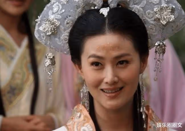 26歲出演《水滸傳》爆紅，35歲結婚，如今的王思懿怎麼樣了？