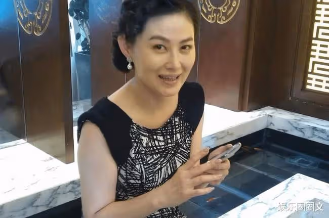 26歲出演《水滸傳》爆紅，35歲結婚，如今的王思懿怎麼樣了？