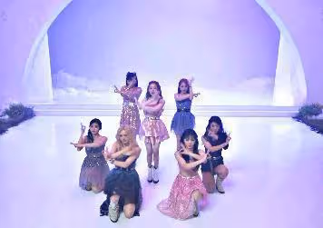 IZONE宮脅咲良中國粉絲應援引爭議;眾多偶像回歸今日初舞台!