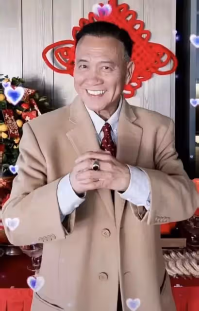 64歲萬梓良近況曝光,曬路邊吃便當畫面,對鏡莫名狂笑狀態堪憂
