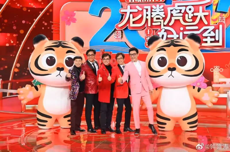 負債7億破產,男星20年後翻身,最感謝小19歲妻,替梁家輝慶生,上海氣派豪宅曝光
