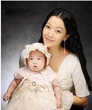 金喜善因女兒長相被質疑整容,稱長開就好了,現如今怎麼樣了