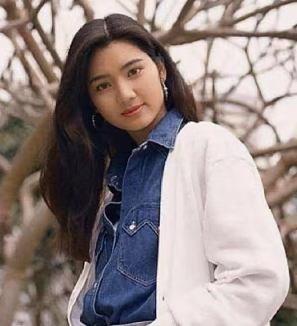 美貌引「李嘉欣嫉妒」!未婚生子男方卻不認 後帶兒「嫁小10歲老公」又被好友插足:愛人先愛己