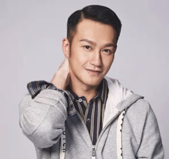 38歲男星奉子成婚!與小3歲女友戀愛才半年,求婚跪地送花太浪漫