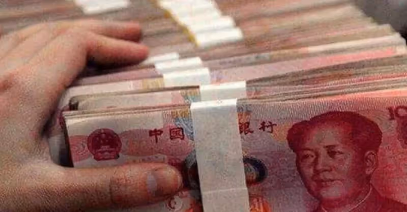 我發三萬獎金，婆婆讓我全給侄子交學費，我拒絕後婆婆給我一巴掌