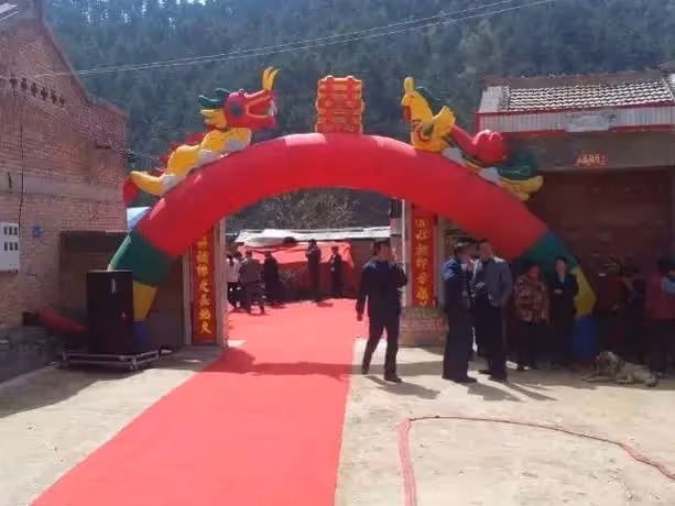 我發三萬獎金，婆婆讓我全給侄子交學費，我拒絕後婆婆給我一巴掌