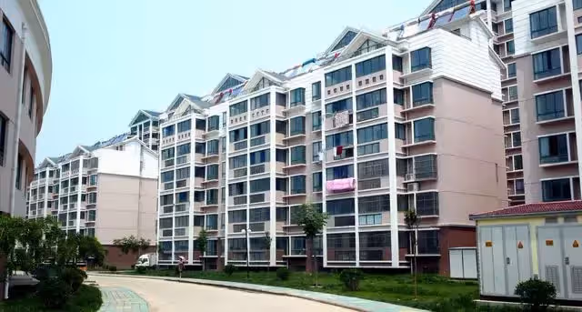女孩大學畢業後定居外地,拒絕幫哥哥償還房貸後,竟遭到父母起訴
