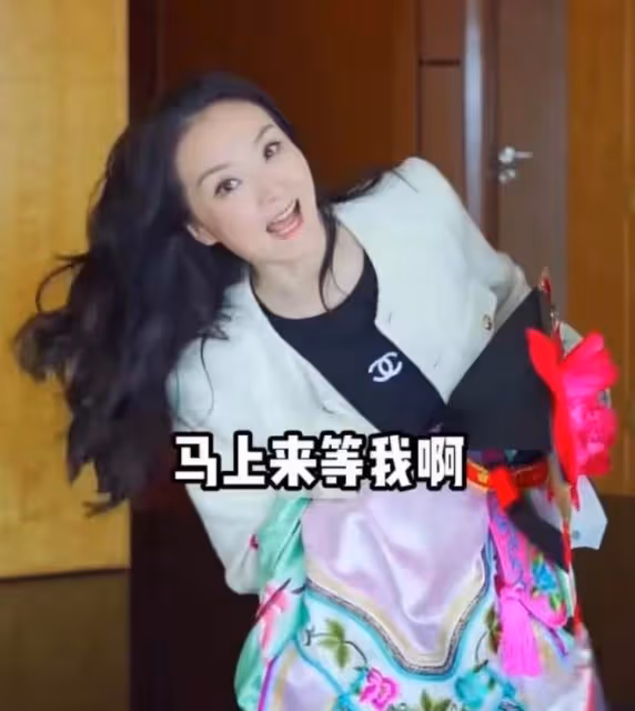 回憶殺!48歲王艷再扮晴兒,眉目如畫眼神清澈,眼眶凹陷難掩衰老