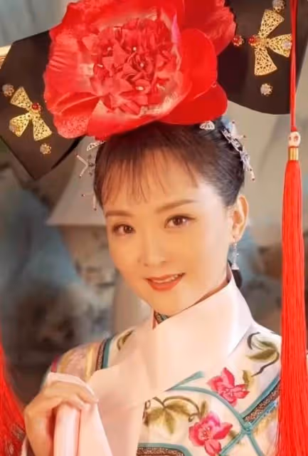 回憶殺!48歲王艷再扮晴兒,眉目如畫眼神清澈,眼眶凹陷難掩衰老