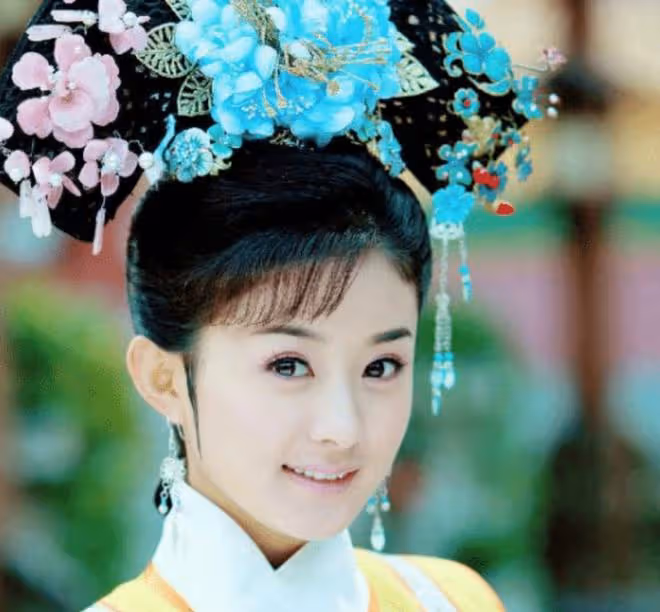 回憶殺！48歲王艷再扮晴兒，眉目如畫眼神清澈，眼眶凹陷難掩衰老