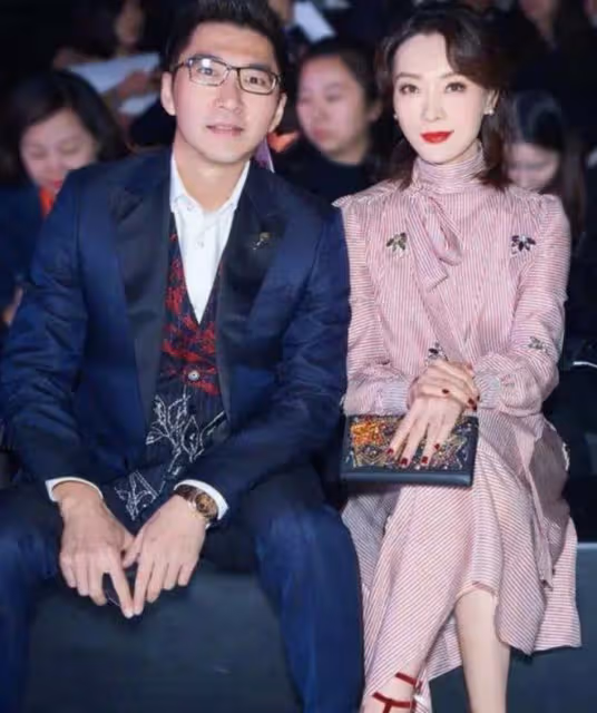 44歲陳數曬瑜伽美照,蜂腰翹臀秀S型曲線,做標準一字馬毫不費力
