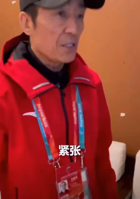 71歲張藝謀開幕式前現身鳥巢,雙頰凹陷顯疲憊,鼓舞士氣發言動人