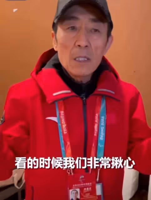 71歲張藝謀開幕式前現身鳥巢,雙頰凹陷顯疲憊,鼓舞士氣發言動人