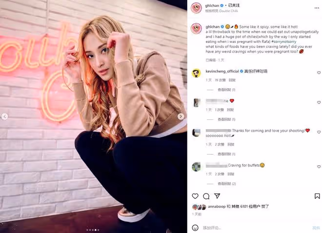 鄭嘉穎小22歲嬌妻近照，染金髮燙頭像外國人，混血長相多次引熱議