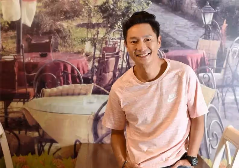 一台車開20年！謝祖武從小窮怕「曾靠片場打包剩菜」餵飽肚子 20歲「領悟發大財捷徑」富裕仍節儉