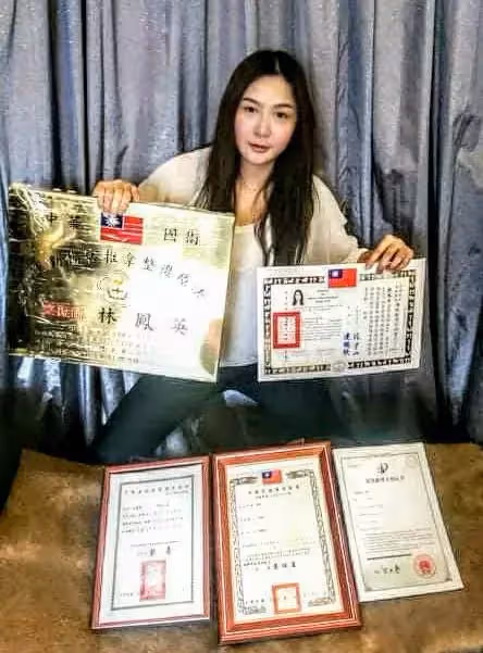 林鳳英告別鏡頭20年，難忘公公「臨終遺言」將上億別墅贈她，為「盡孝心照顧媽媽」和老公約定：每年在一起5個月