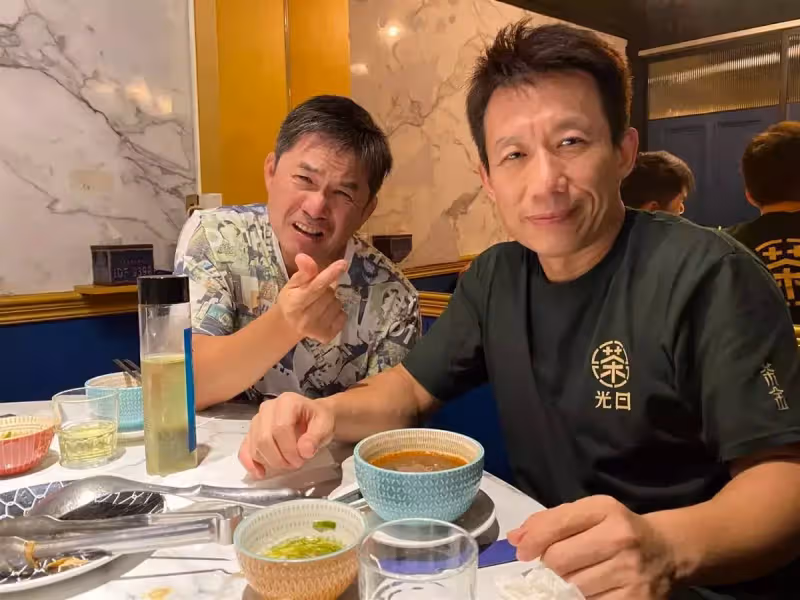 哥哥是建中學霸！郭子乾「出身書香世家」被鄰居酸：成績差太多 校長爸「不拿兩兄弟比較」養出年收千萬模仿天王