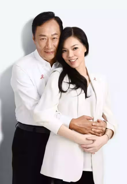 生3胎還要追生？郭台銘小25歲嬌妻「1500億沒份分」每年生日「只送玫瑰花」甜喊：她真的不愛錢