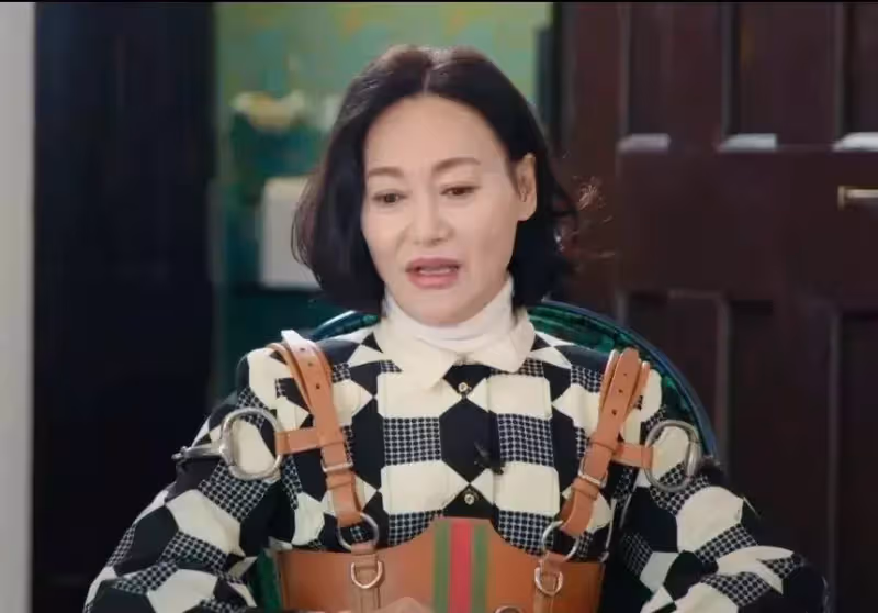62歲惠英紅自曝沒有年齡焦慮，也曾恨嫁過，至今未婚無子