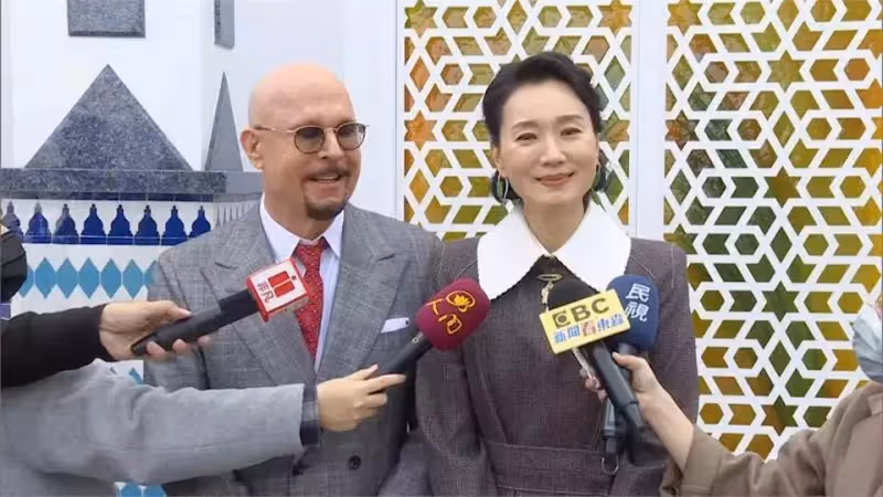 坣娜結婚4年罕放閃,280億富尪喜喊老婆做什麼都支持,逾半百成婚買一送四直升奶奶:賺到了
