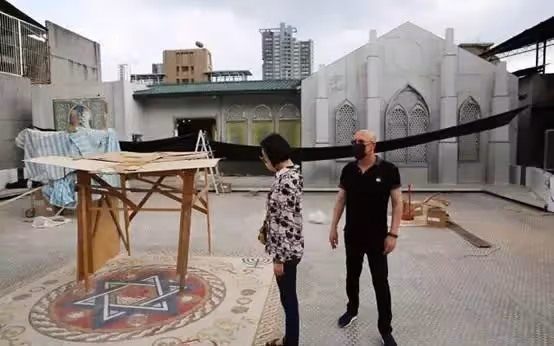 坣娜結婚4年罕放閃,280億富尪喜喊老婆做什麼都支持,逾半百成婚買一送四直升奶奶:賺到了
