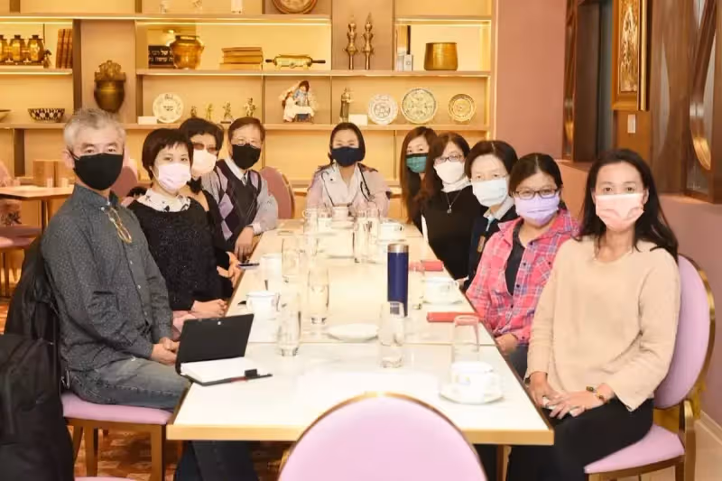坣娜結婚4年罕放閃，280億富尪喜喊老婆做什麼都支持，逾半百成婚買一送四直升奶奶：賺到了