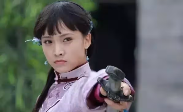鬼迷心竅!她「被譽為楊紫瓊接班人」當紅嫁大18歲富豪 29歲「遭丈夫連捅3刀去世」背後真相曝光