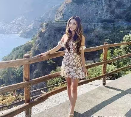 賭王外孫女秀山頂豪宅,遊艇風景盡收眼底,何超瓊曾居住豪宅之中