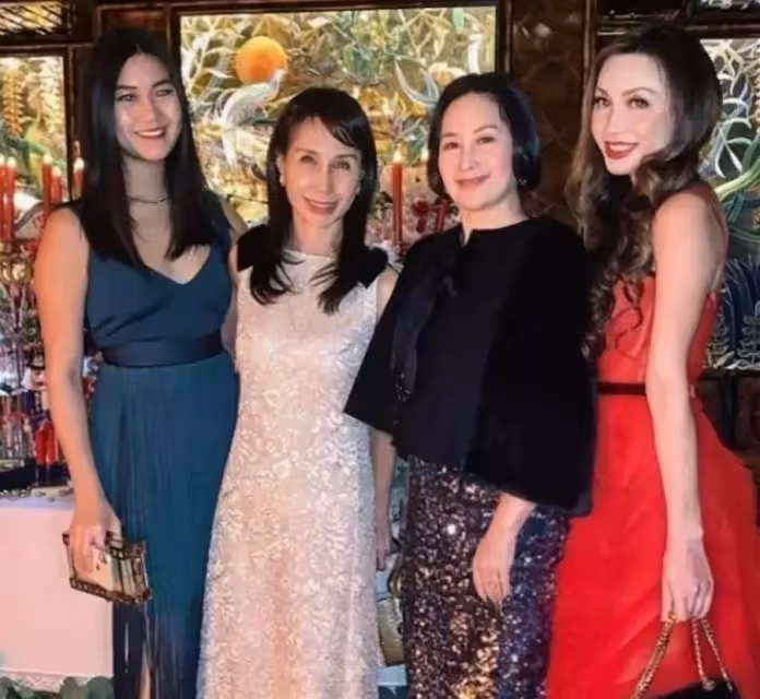 賭王外孫女秀山頂豪宅,遊艇風景盡收眼底,何超瓊曾居住豪宅之中