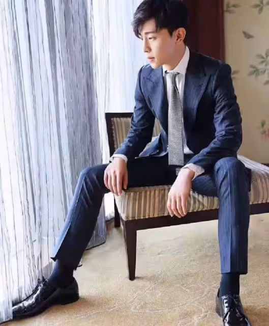 時尚小王子鄧倫私服穿搭,翩翩公子潤無雙,收割萬千少女心!