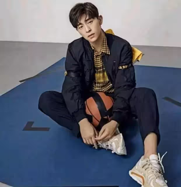 時尚小王子鄧倫私服穿搭,翩翩公子潤無雙,收割萬千少女心!