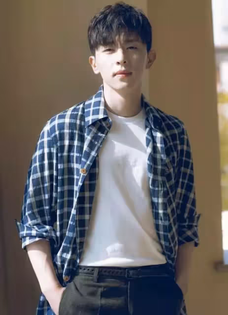 時尚小王子鄧倫私服穿搭,翩翩公子潤無雙,收割萬千少女心!