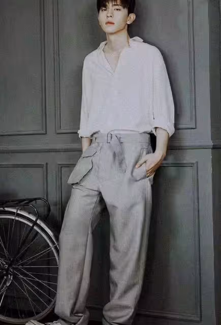 時尚小王子鄧倫私服穿搭,翩翩公子潤無雙,收割萬千少女心!