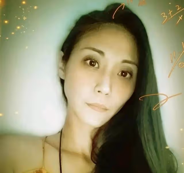 香港知名女星罕見曬近照!雙頰凹陷骨瘦如柴,經歷喪母和喪夫之痛