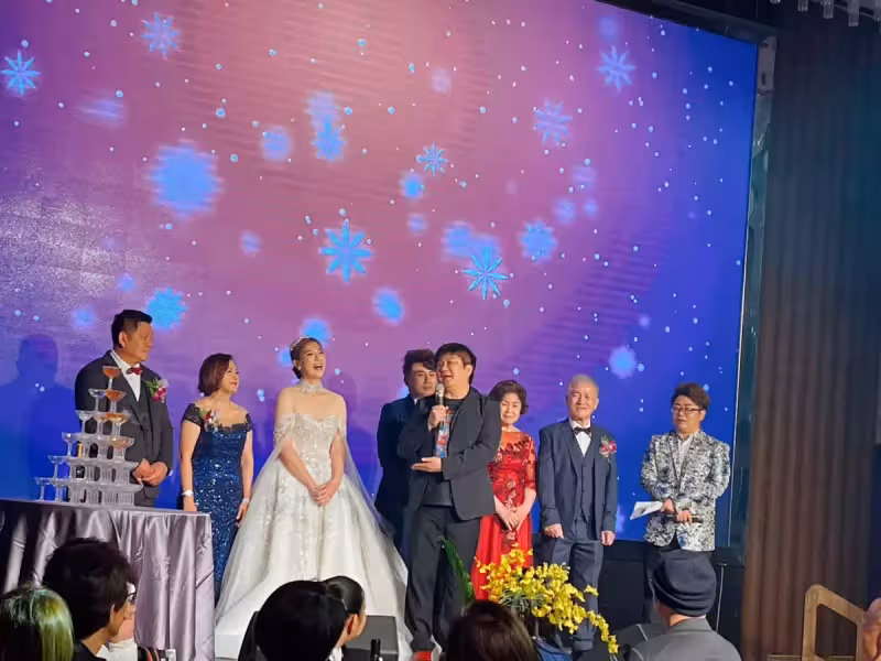 狂鏟30公斤披白紗!郭婷筠大婚「穿深V透視婚紗」辣翻 羞曝「二胎計畫」感動喊:老公對我是真愛❤