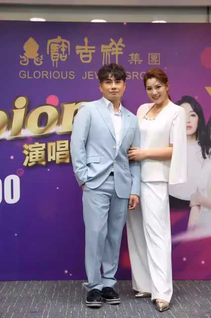 狂鏟30公斤披白紗!郭婷筠大婚「穿深V透視婚紗」辣翻 羞曝「二胎計畫」感動喊:老公對我是真愛❤