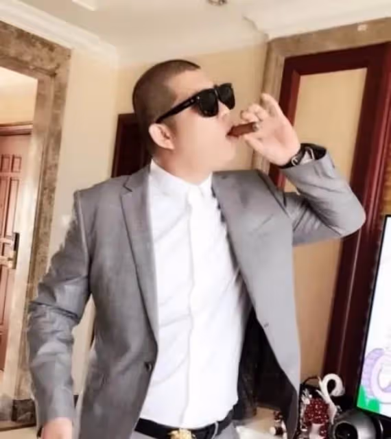人民網點評劣跡網紅，改頭換面就能再戰江湖，無疑是對公眾的愚弄
