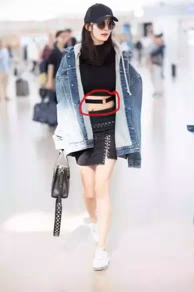 50公斤女星同穿露臍裝,楊冪雪麗贅肉嚇人,熱巴小蠻腰太性感!