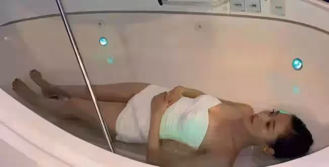 張天愛玩水舊照火了,8分鐘流覽量超過2100萬,網友:悅目娛心