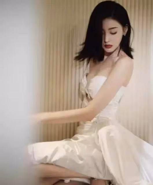 拿腰說事,最細35CM!女演員的腰,都成精了,熱巴驚豔卻非最細!