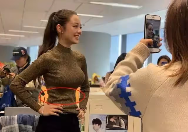 拿腰說事,最細35CM!女演員的腰,都成精了,熱巴驚豔卻非最細!