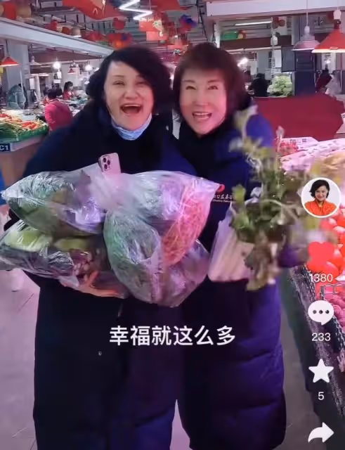 奧運冠軍高敏低調逛菜市場,一塊五一兩直言好貴,打扮樸實無人識