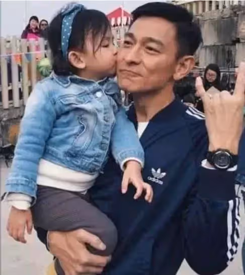 拚命三郎劉德華減產少拍戲,為了陪女兒,月租17萬元租豪宅,私下產業全歸妻子!