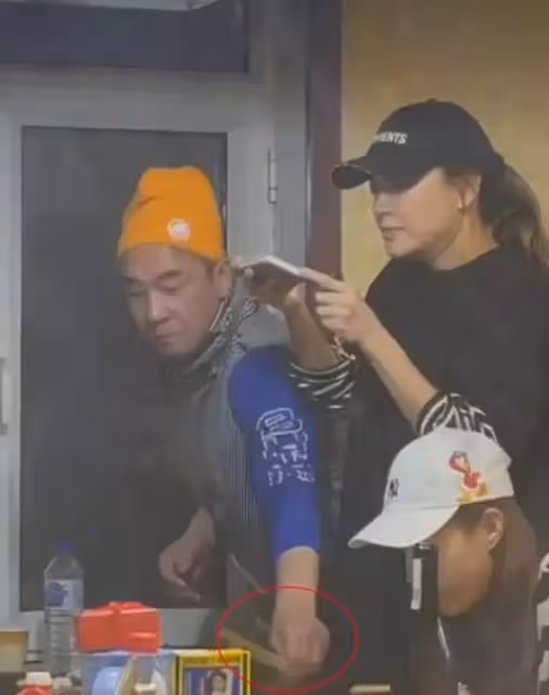 應采兒一家過年逛街,Jasper長高不少,hoho正臉曝光
