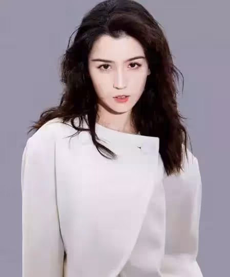 新疆4大美女重新大洗牌,迪麗熱巴被打敗落榜,24歲美女登頂冠軍一夜爆紅全網:4000年難得一遇