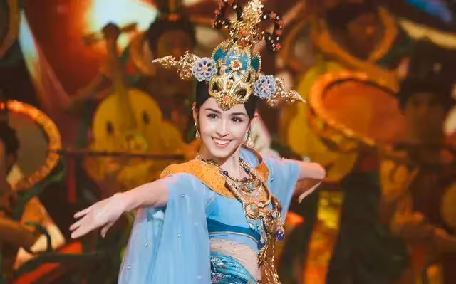 新疆4大美女重新大洗牌,迪麗熱巴被打敗落榜,24歲美女登頂冠軍一夜爆紅全網:4000年難得一遇